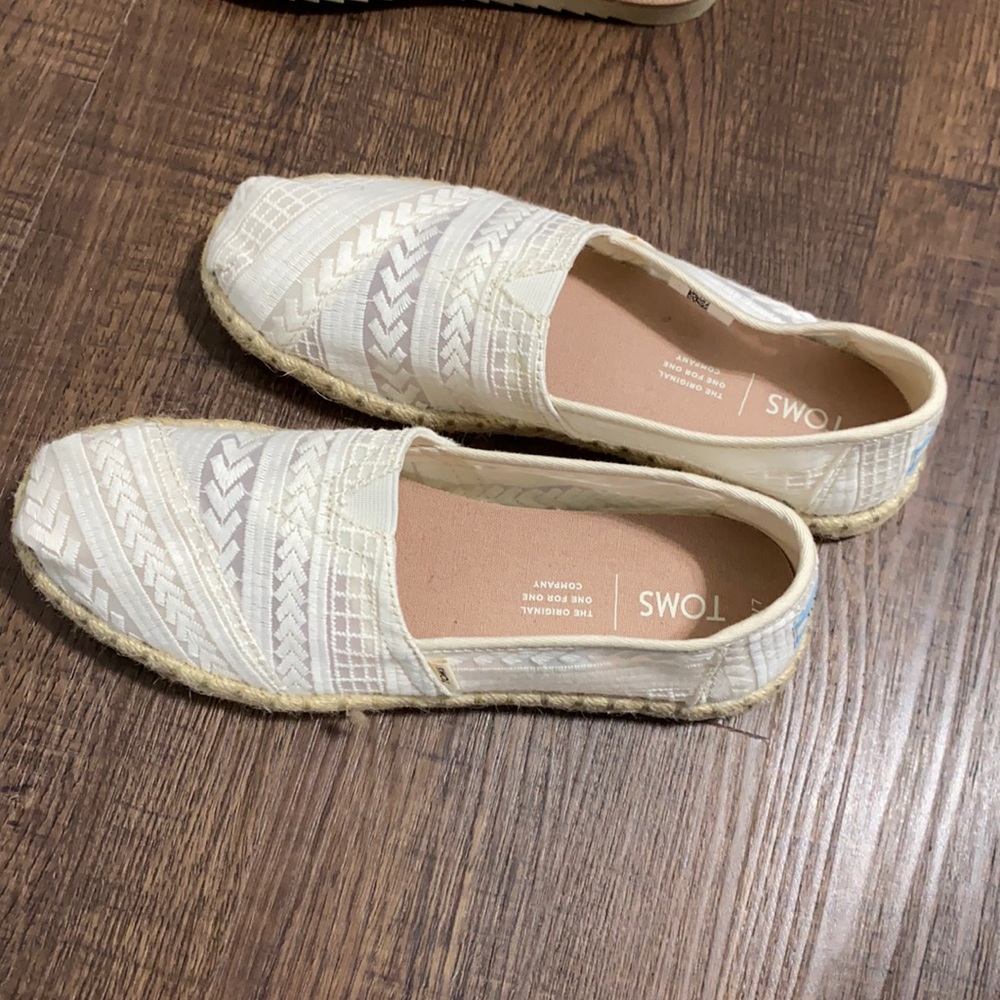 Brand new toms